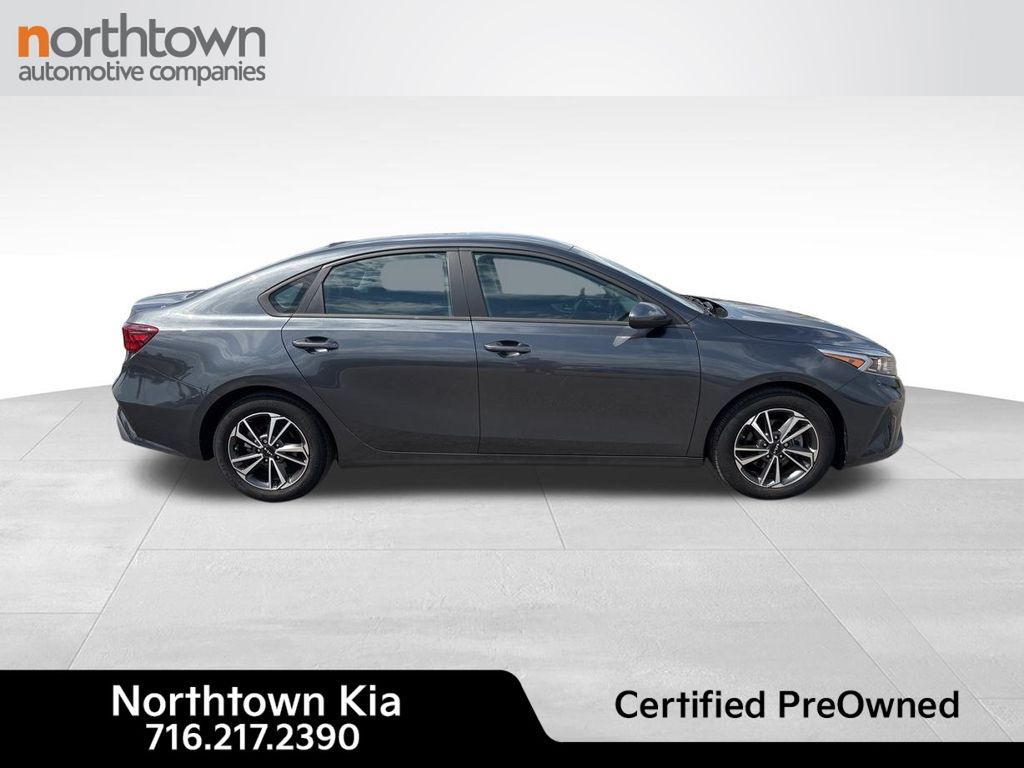 2023 Kia Forte LXS photo 2
