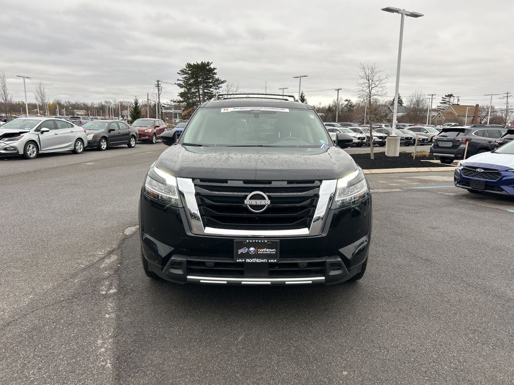 2023 Nissan Pathfinder Platinum photo 4