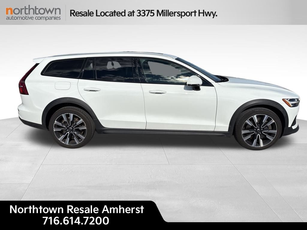 2021 Volvo V60 Cross Country T5 photo 2