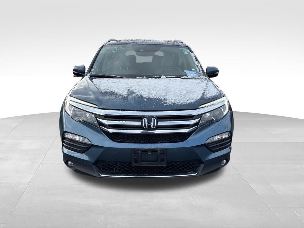 2017 Honda Pilot Touring photo 2