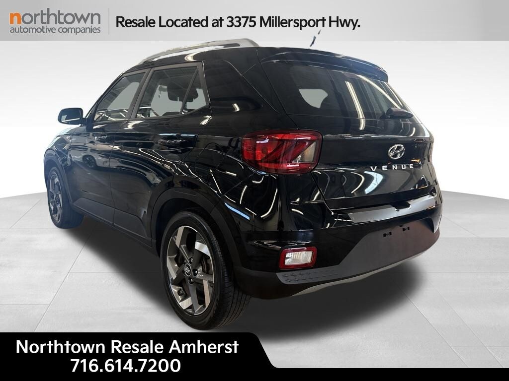 Used 2023 Hyundai Venue SEL SUV