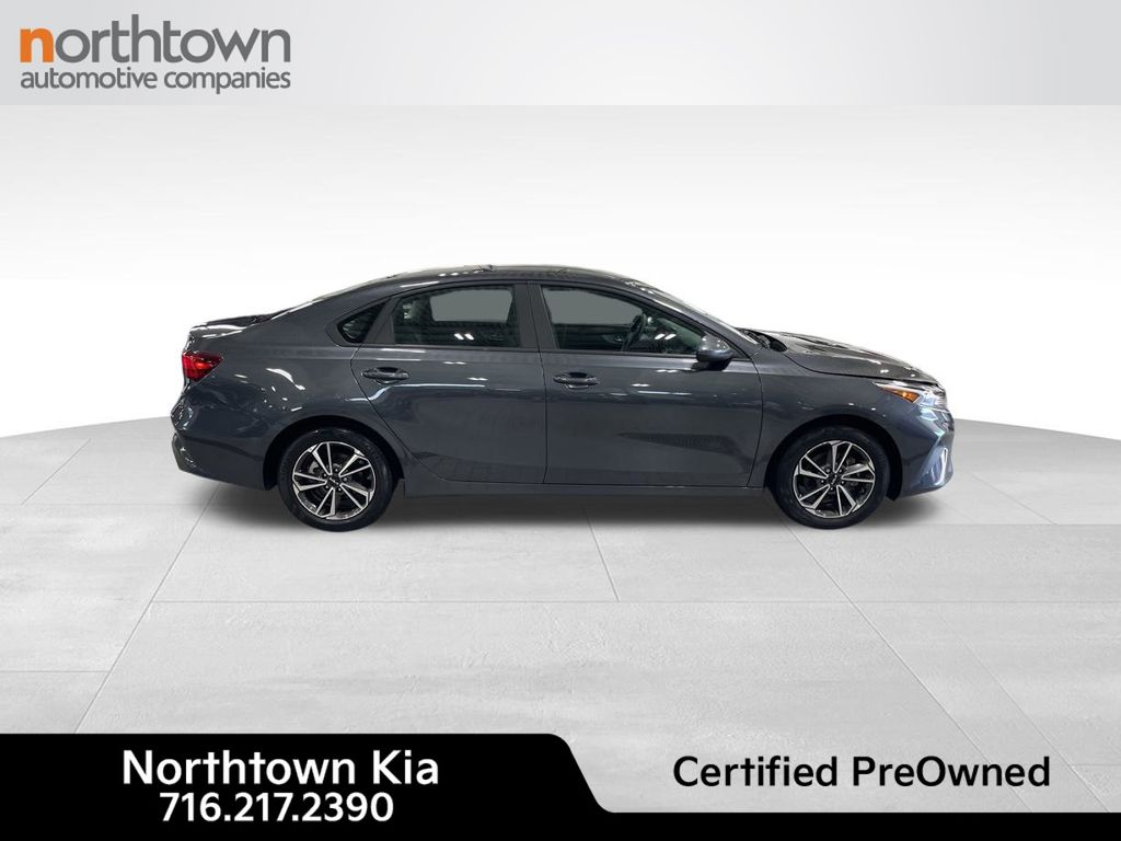 2023 Kia Forte LXS photo 2