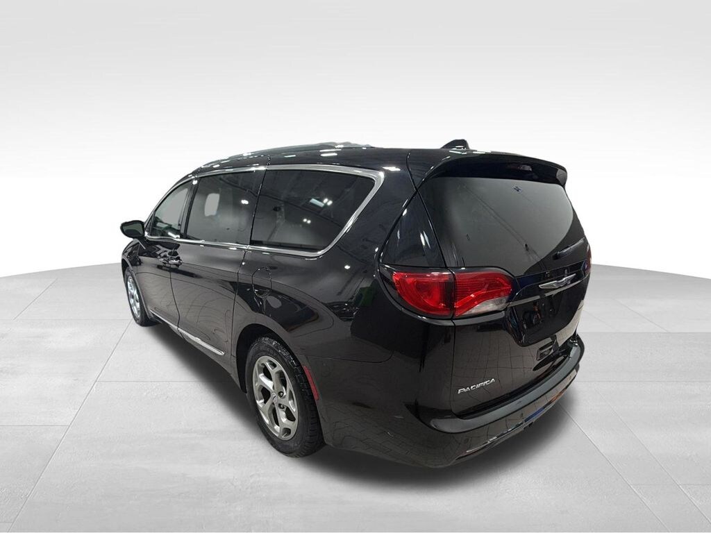Used 2018 Chrysler Pacifica Touring L Van