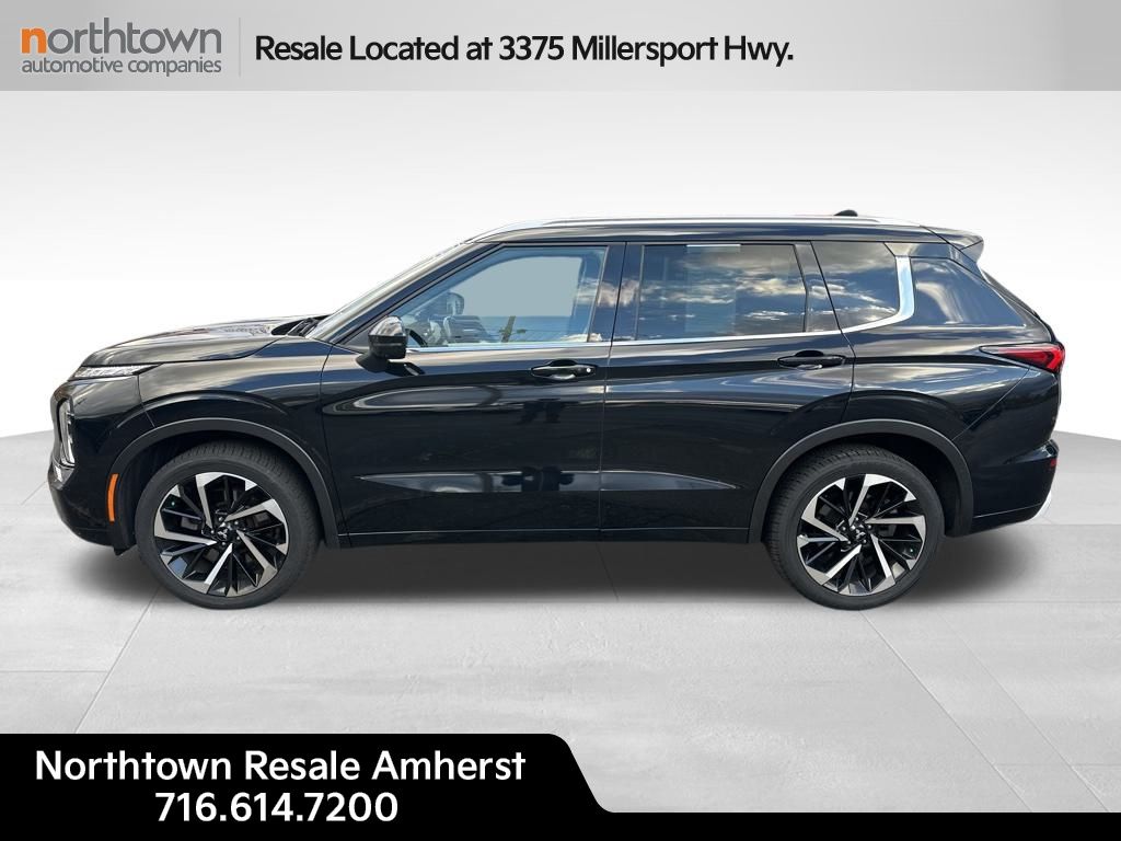 2022 Mitsubishi Outlander SEL photo 2