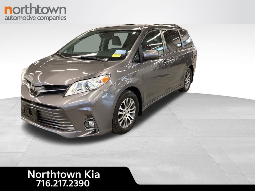 2020 Toyota Sienna XLE V6 8-Passenger FWD's photo