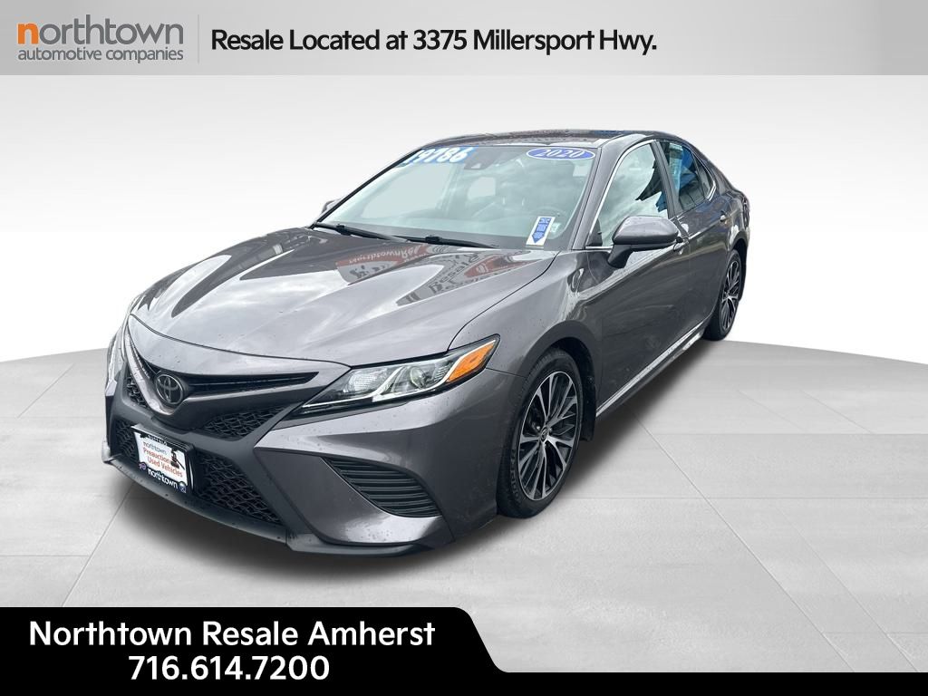 2020 Toyota Camry SE photo 3