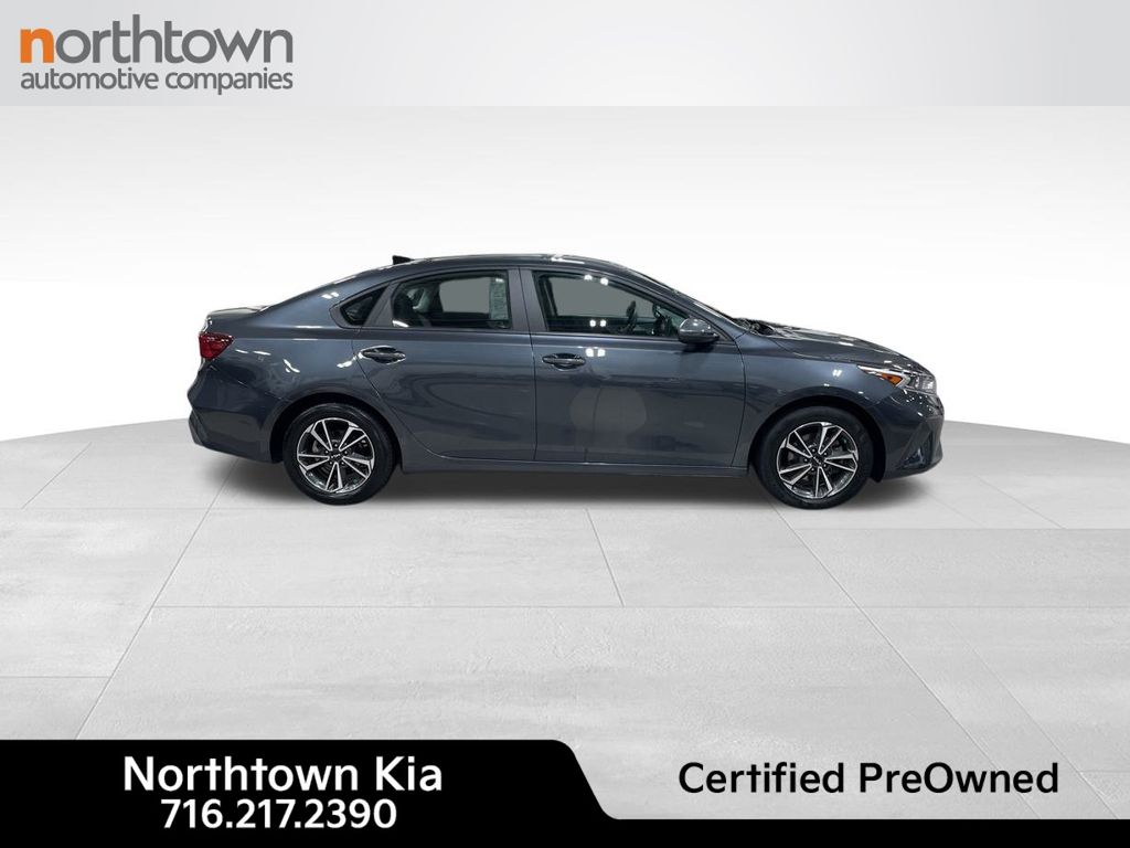 2023 Kia Forte LXS photo 2