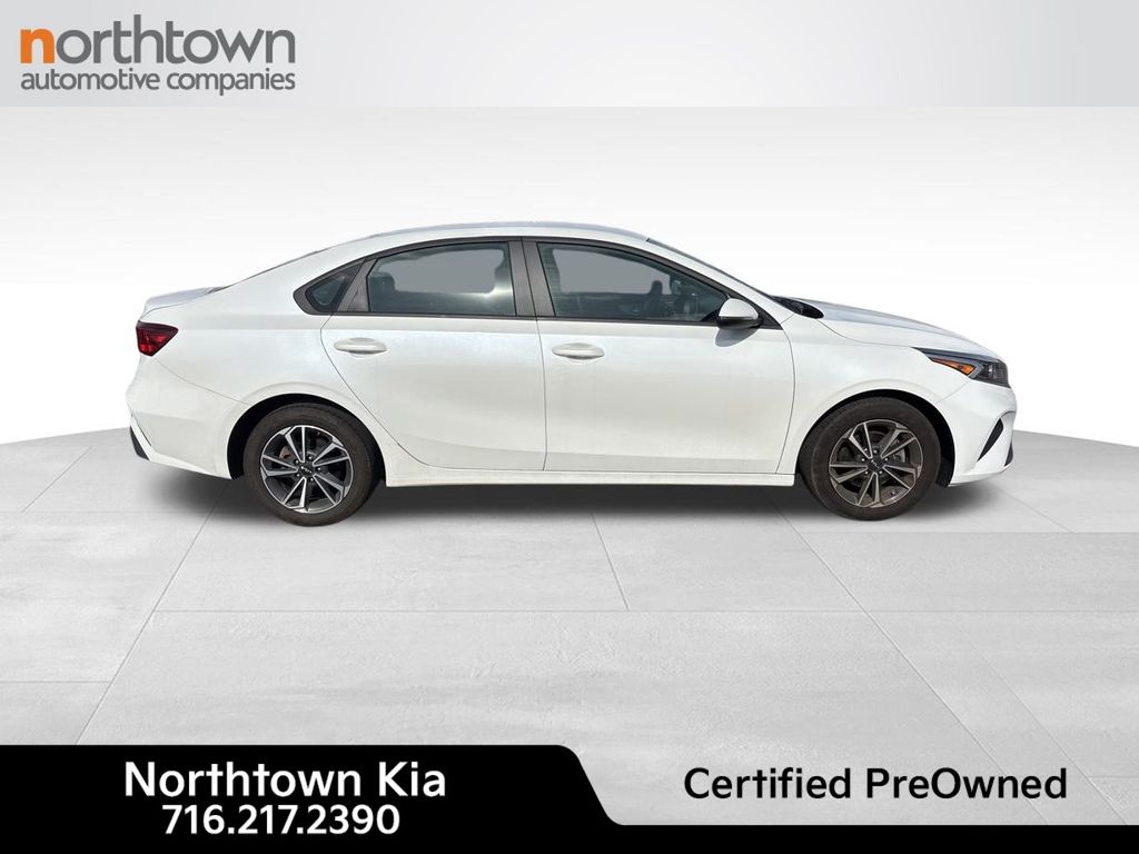 2023 Kia Forte LXS photo 2