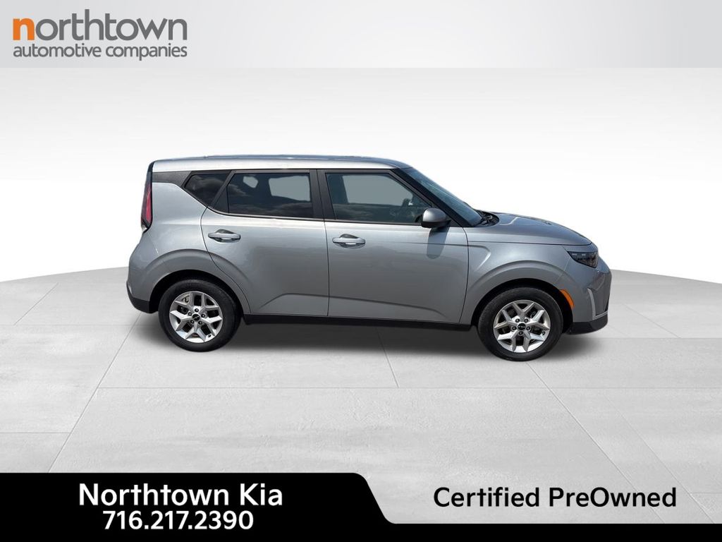 2023 Kia Soul LX photo 2