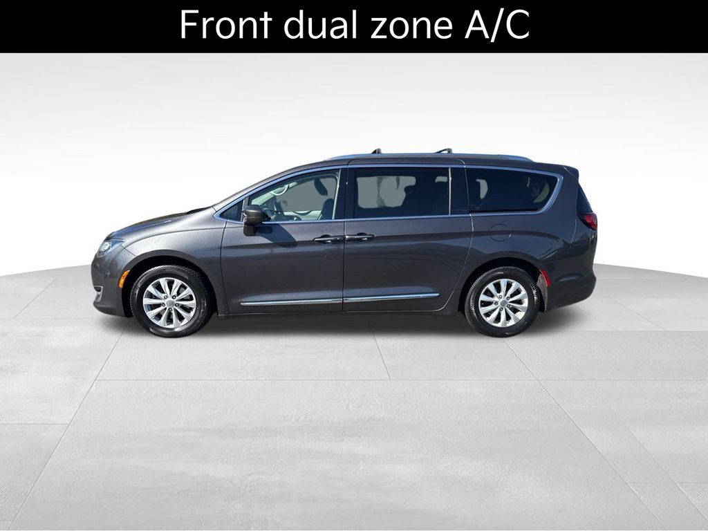2018 Chrysler Pacifica Touring L photo 3