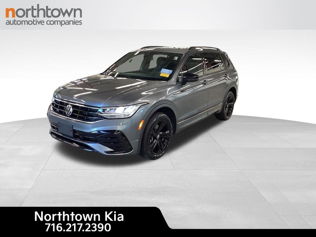 2023 Volkswagen Tiguan 2.0T SE R-Line Black 4Motion's photo