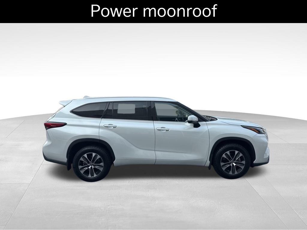 2022 Toyota Highlander XLE photo 3