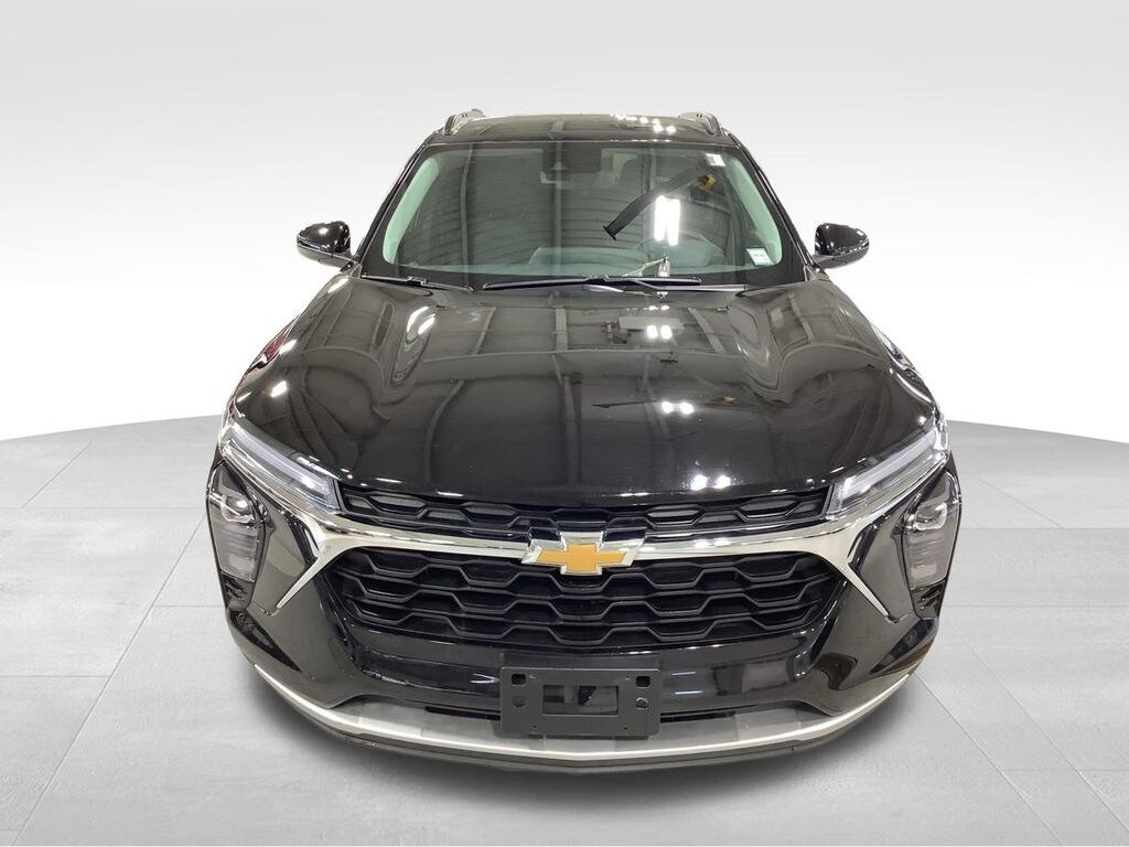 Used 2025 Chevrolet Trax LT SUV