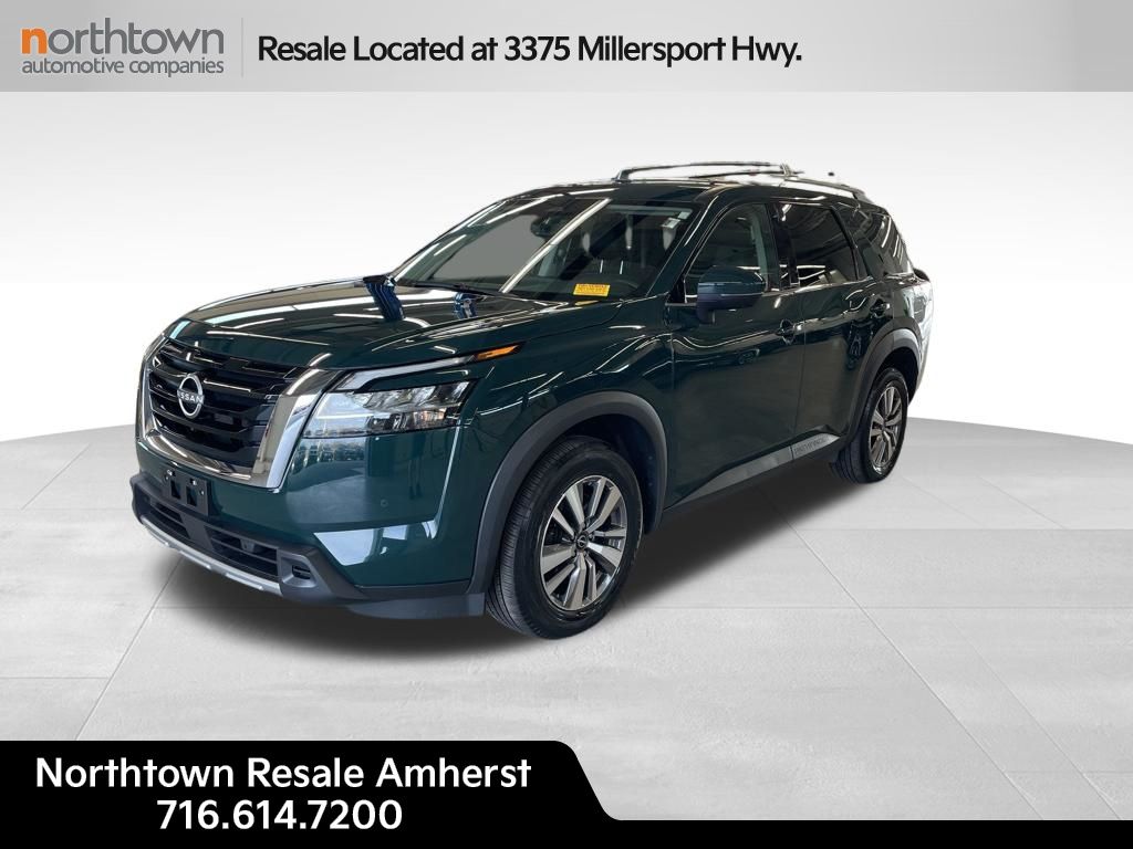 2023 Nissan Pathfinder SL 4WD's photo