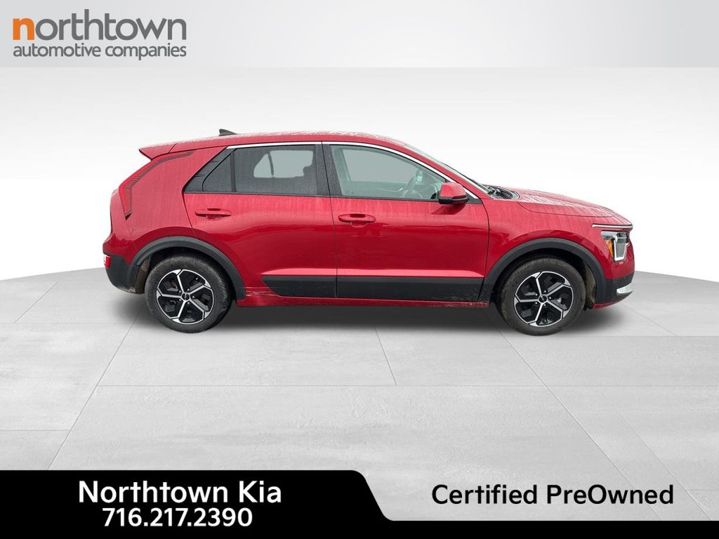 2024 Kia Niro LX photo 2