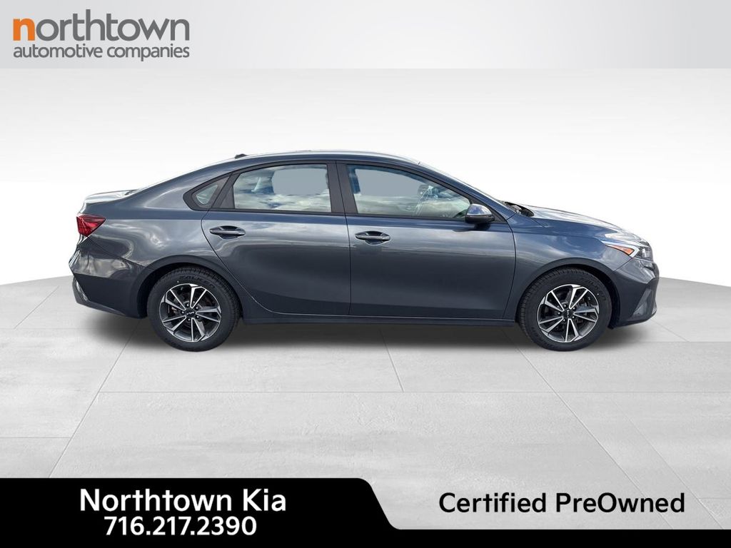 2023 Kia Forte LXS photo 2