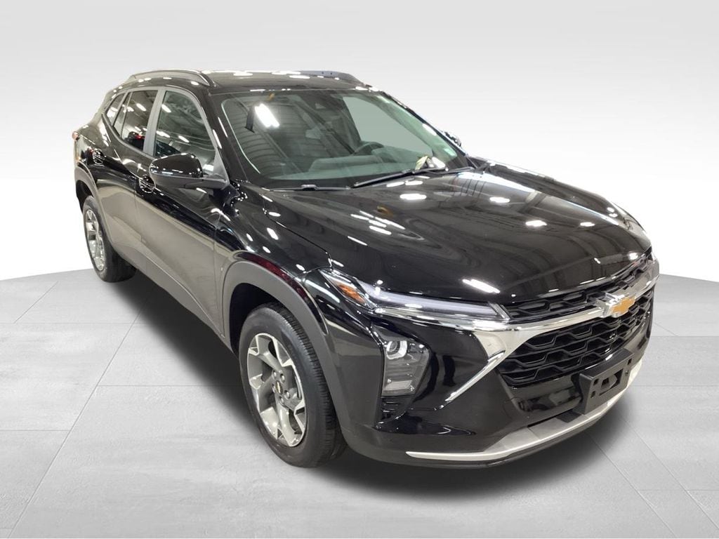 Used 2025 Chevrolet Trax LT SUV