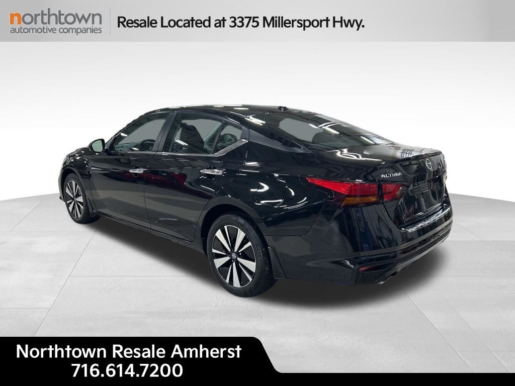 Used 2021 Nissan Altima 2.5 SV Sedan