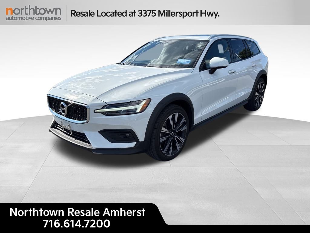 2021 Volvo V60 Cross Country T5 photo 3