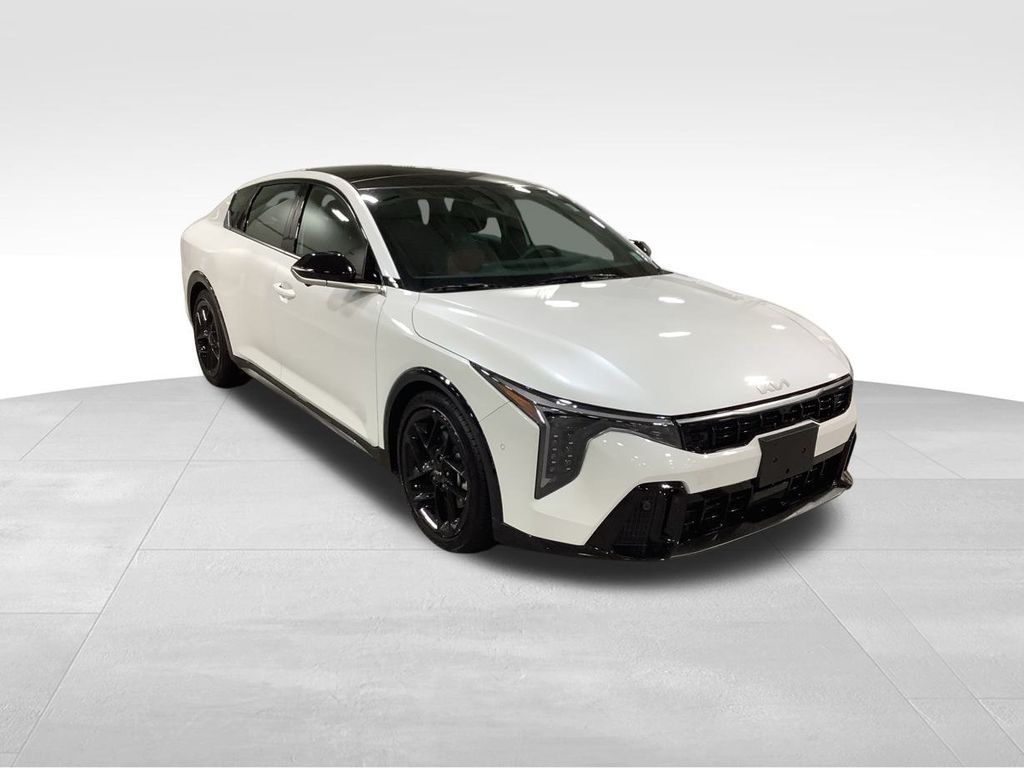 2025 Kia K4 GT-Line Turbo photo 3
