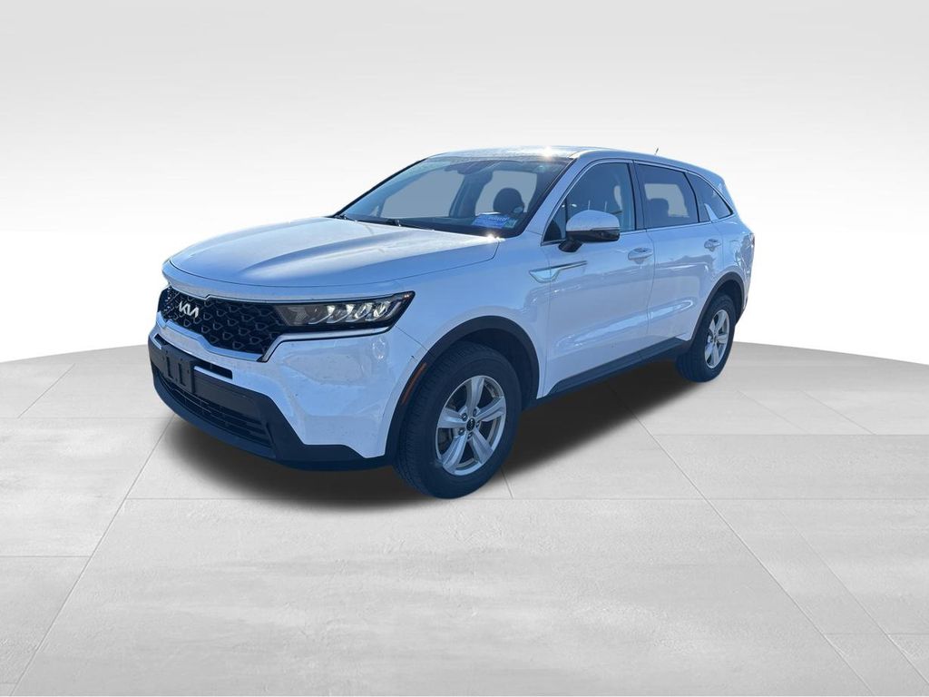 2022 Kia Sorento LX photo 2
