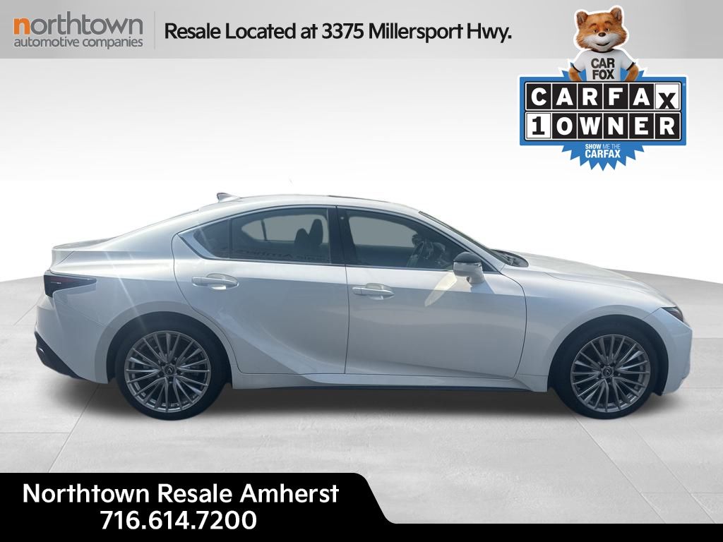 2022 Lexus IS 300 photo 2
