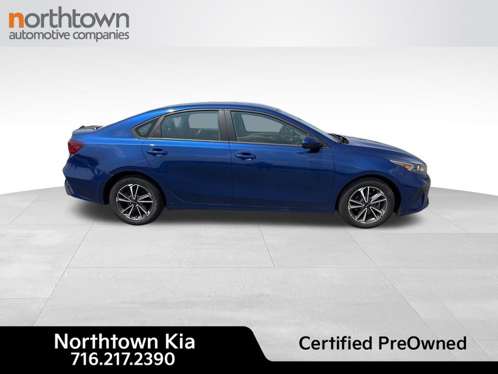 2022 Kia Forte LXS photo 2