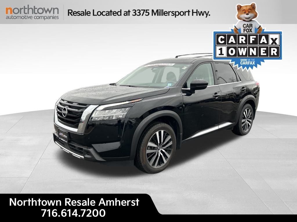 2023 Nissan Pathfinder Platinum photo 3