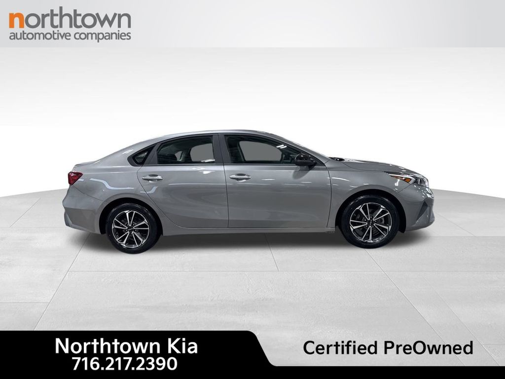 2023 Kia Forte LXS photo 2