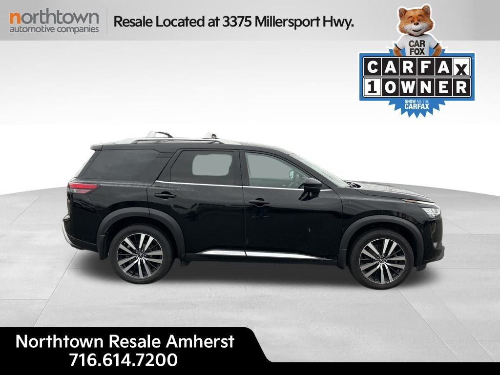 2023 Nissan Pathfinder Platinum photo 2
