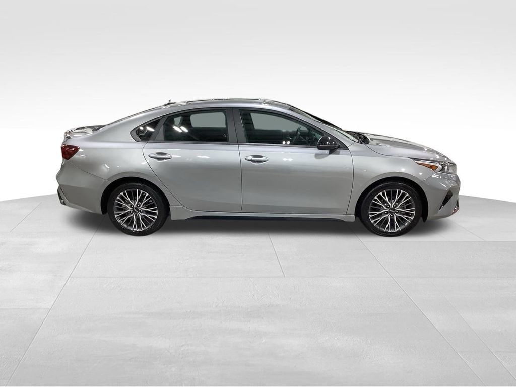 2023 Kia Forte GT-Line photo 4