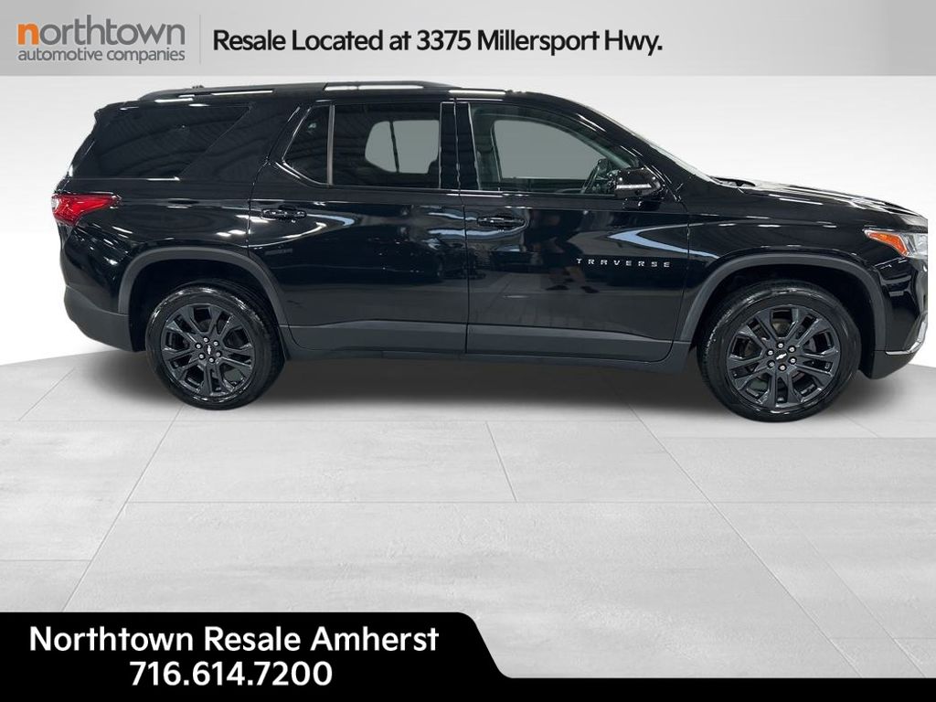 2019 Chevrolet Traverse RS photo 2