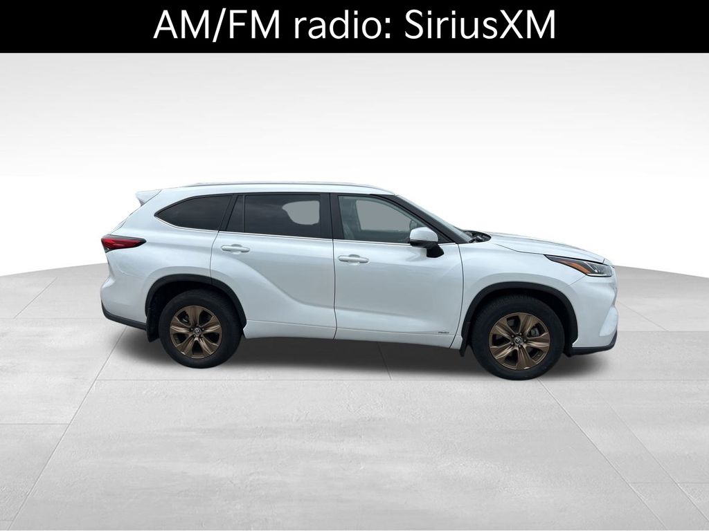 2023 Toyota Highlander Hybrid Bronze Edition photo 2