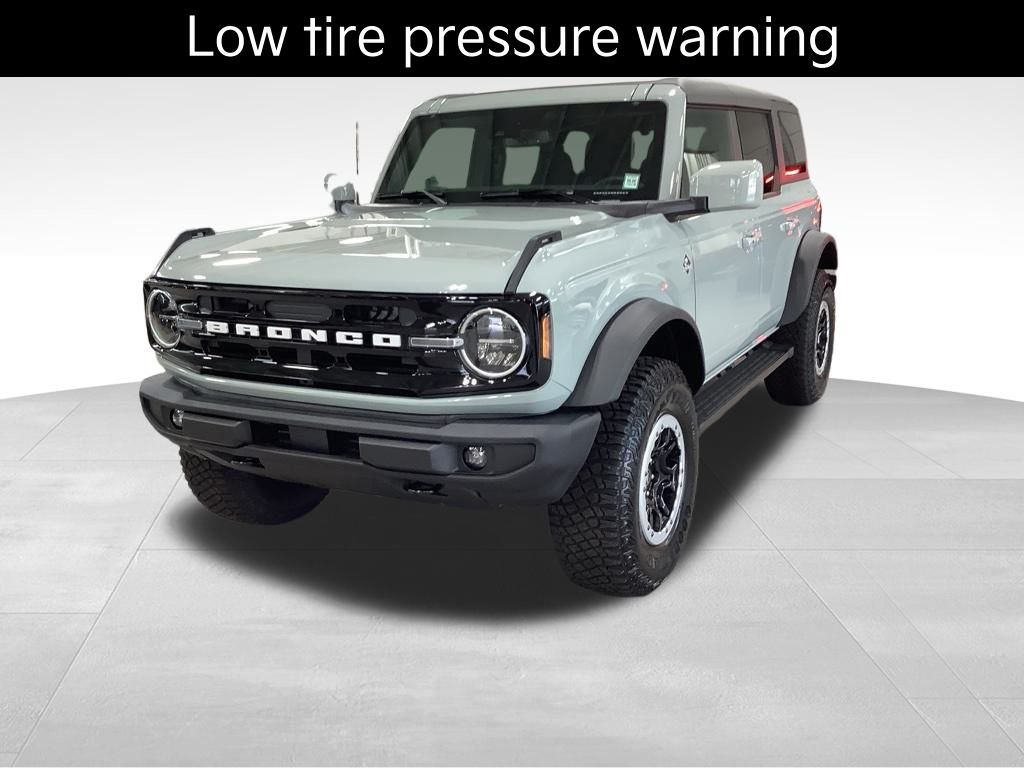 2023 Ford Bronco Outer Banks photo 3