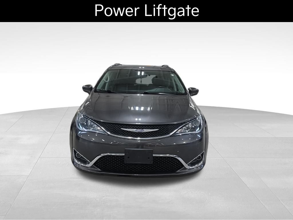 2018 Chrysler Pacifica Touring L photo 3