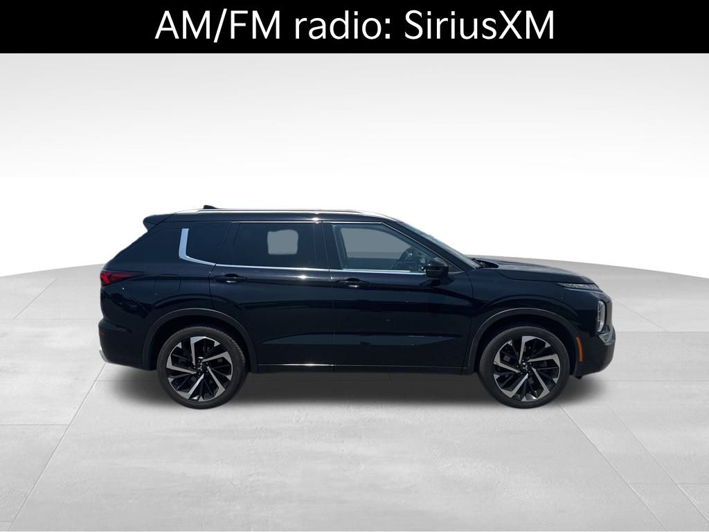 2022 Mitsubishi Outlander SEL photo 2