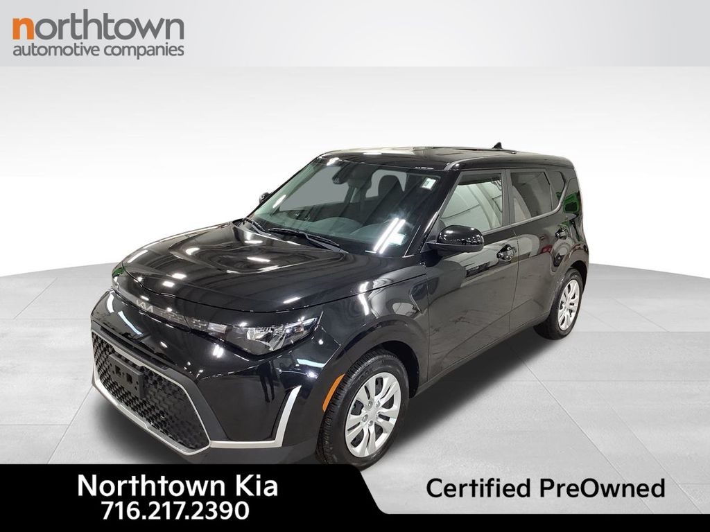 2023 Kia Soul LX's photo
