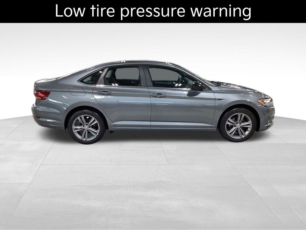 2019 Volkswagen Jetta R-Line photo 4