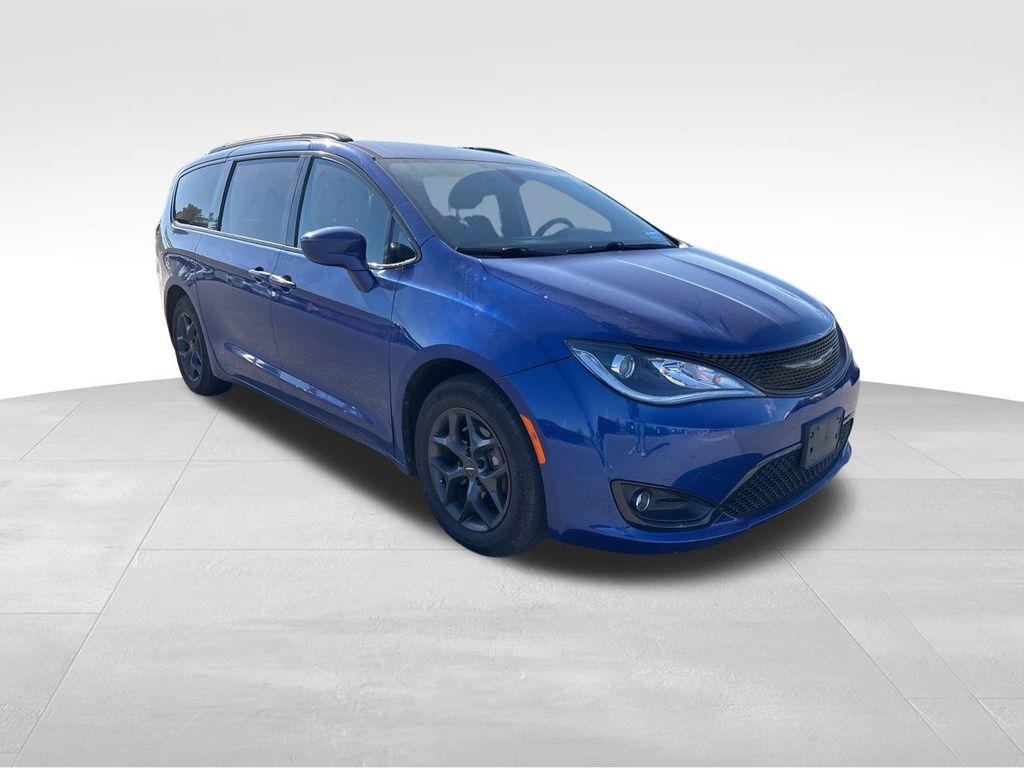 2018 Chrysler Pacifica Touring L photo 3