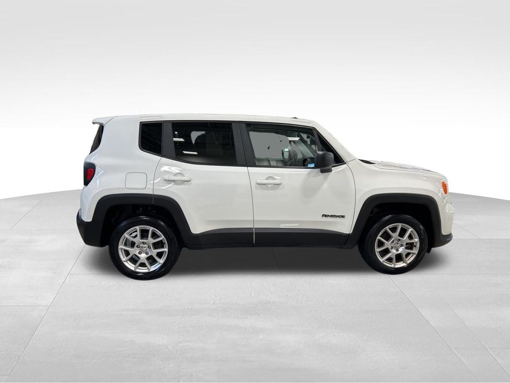 2023 Jeep Renegade Latitude photo 4