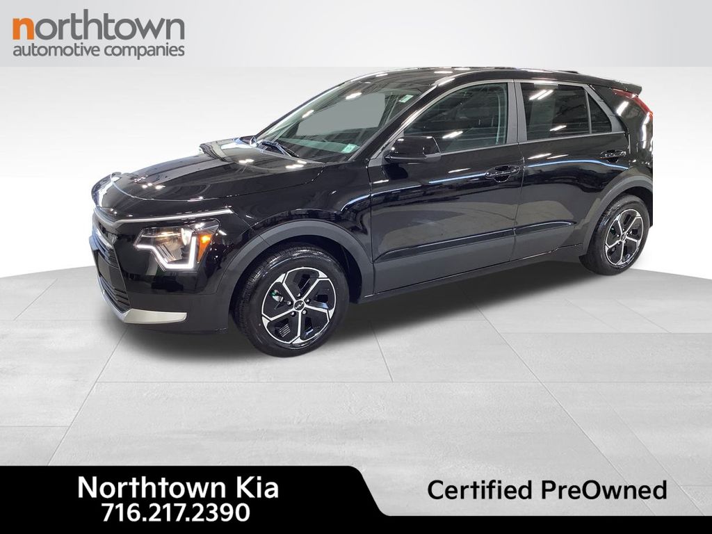 2025 Kia Niro LX photo 3