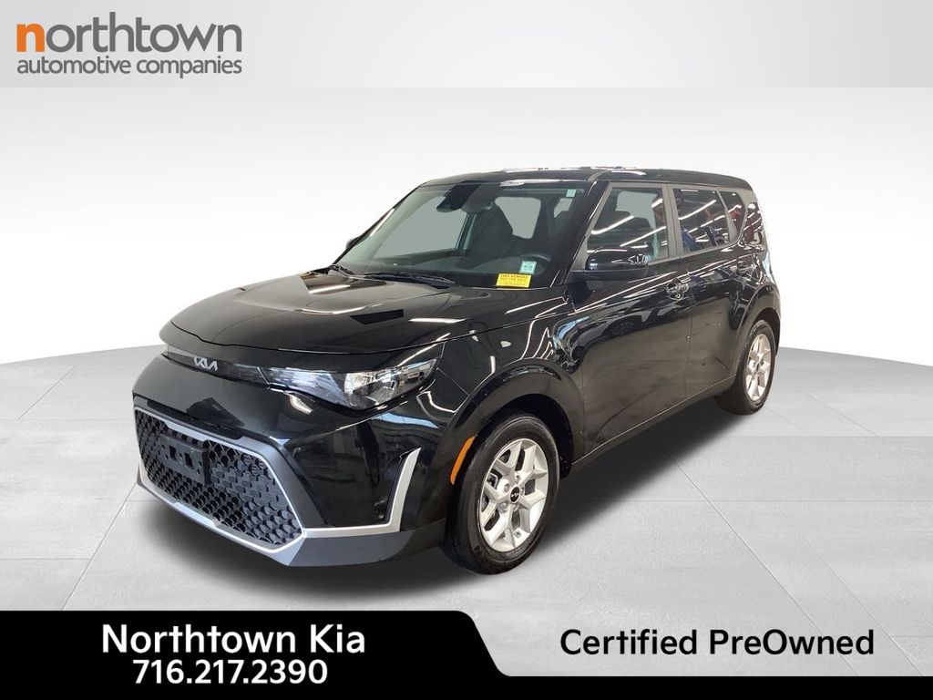 2023 Kia Soul 2.0L S IVT's photo