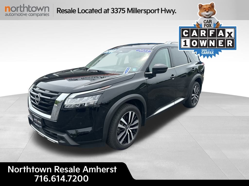 2023 Nissan Pathfinder Platinum photo 3