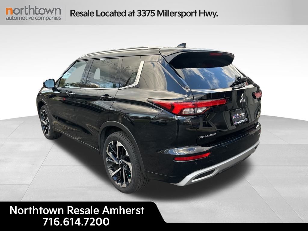 2022 Mitsubishi Outlander SEL photo 3