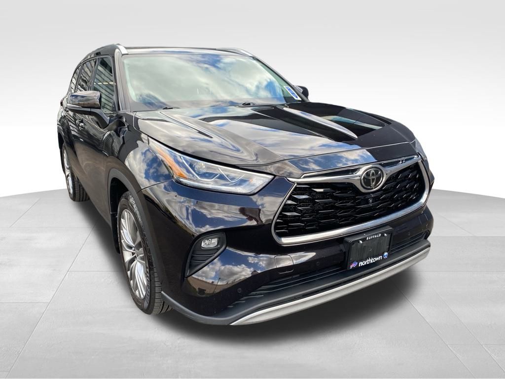 2021 Toyota Highlander Platinum photo 2