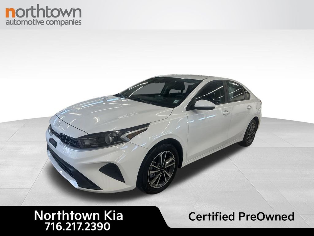 2023 Kia Forte LXS AT's photo