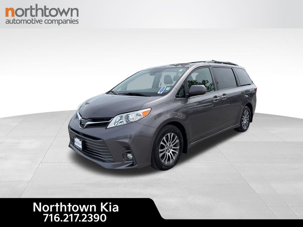 2020 Toyota Sienna XLE V6 8-Passenger FWD's photo