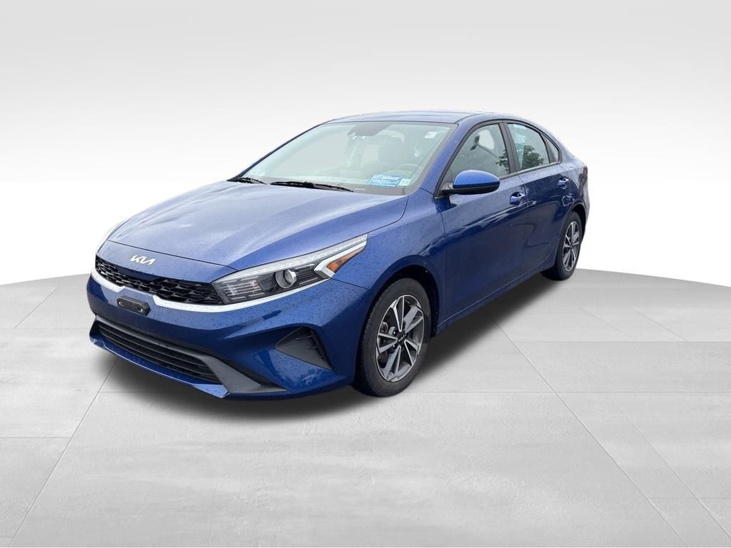 2023 Kia Forte LXS photo 3