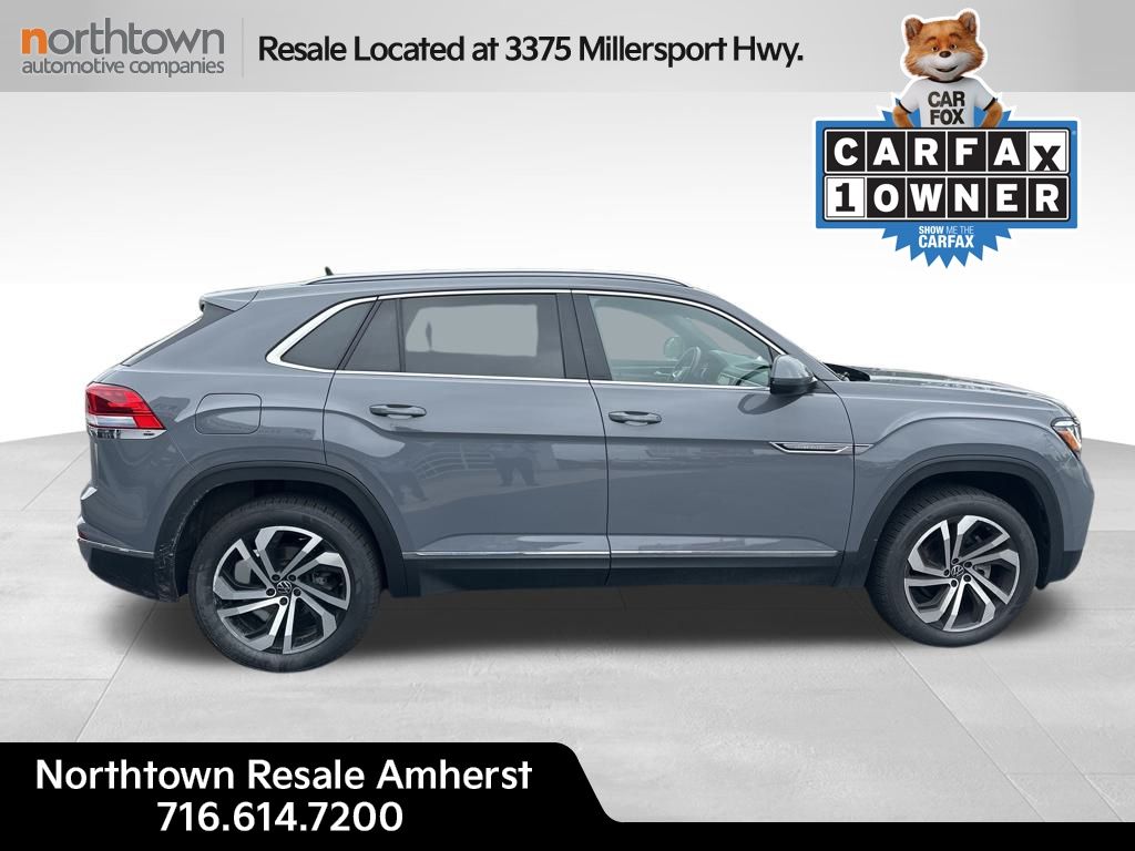 2022 Volkswagen Atlas Cross Sport V6 SEL photo 2