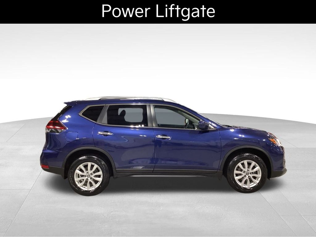 2019 Nissan Rogue SV photo 3
